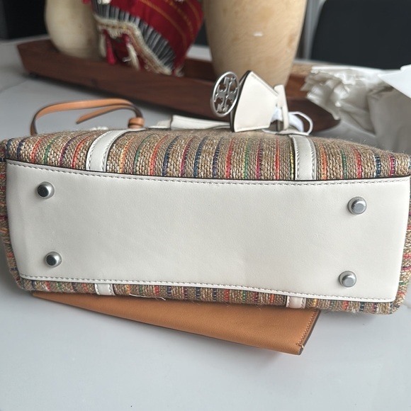 Tory Burch
Small Perry Stripe Raffia Tote - Picture 8 of 9